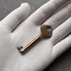 画像6: フランス 1930-1950年代頃 アンティークキー 真鍮製古い鍵  (約6.2cm)  Antique French Skelton Key Brass (6)