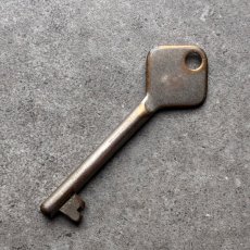 画像5: フランス 1930-1950年代頃 刻印『5』アンティークキー 真鍮製古い鍵  (約8.0cm)  Antique French Skelton Key Brass (5)