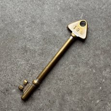 画像3: フランス 1930-1950年代頃 刻印『106』アンティークキー 真鍮製古い鍵  (約10.7cm)  Antique French Skelton Key Brass (3)