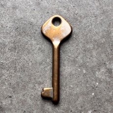 画像4: フランス 1930-1950年代頃 アンティークキー 真鍮製古い鍵  (約7.0cm)  Antique French Skelton Key Brass (4)