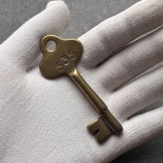画像6: フランス 1930-1950年代頃 刻印『353』アンティークキー 真鍮製古い鍵  (約8.1cm)  Antique French Skelton Key Brass (6)