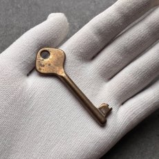 画像6: フランス 1930-1950年代頃 刻印『86』アンティークキー 真鍮製古い鍵  (約6.9cm)  Antique French Skelton Key Brass (6)
