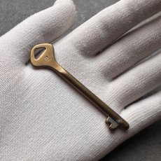 画像6: フランス 1930-1950年代頃 刻印『2』アンティークキー 真鍮製古い鍵  (約8.1cm)  Antique French Skelton Key Brass (6)
