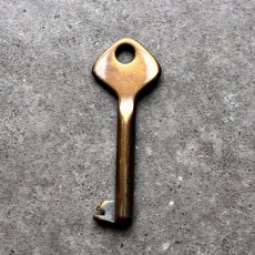 画像4: フランス 1930-1950年代頃 アンティークキー 真鍮製古い鍵  (約6.2cm)  Antique French Skelton Key Brass (4)