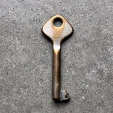 画像5: フランス 1930-1950年代頃 アンティークキー 真鍮製古い鍵  (約6.2cm)  Antique French Skelton Key Brass (5)