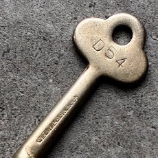 画像4: フランス 1930-1950年代頃 刻印『623』『D54』WEST LOCK & Co社製 アンティークキー 真鍮製古い鍵  (約7.3cm)  Antique French Skelton Key Brass (4)