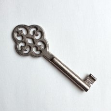 画像5: フランス 1900-1950年代頃 フランス製 アンティーク装飾キー｜フランスの時を閉じ込めた、美しき一点｜(約7.6cm) (5)