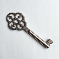 画像5: フランス 1900-1950年代頃 フランス製 アンティーク装飾キー｜フランスの時を閉じ込めた、美しき一点｜(約7.7cm) (5)