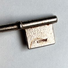 画像6: ドイツ 1950-1970年代頃 ドイツ製家具用鍵 刻印Taylor Germany No562 アンティークキー｜(約9.5cm) (6)