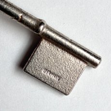 画像6: ドイツ 1950-1970年代頃 ドイツ製家具用鍵 刻印Taylor Germany No562 アンティークキー｜(約9.5cm) (6)