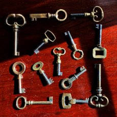 画像7: フランス 1900-1950年代頃 フランス製 アンティーク装飾キー|フランスでは「富・健康・繁栄」を呼び込むラッキーアイテムとして親しまれています。｜(約4.6cm) (7)