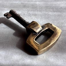 画像5: フランス 1900-1950年代頃 フランス製 アンティーク装飾キー|フランスでは「富・健康・繁栄」を呼び込むラッキーアイテムとして親しまれています。｜(約4.6cm) (5)