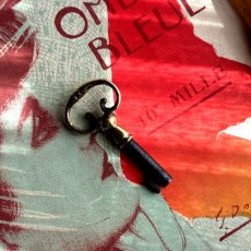 画像2: フランス 1900-1950年代頃 フランス製 アンティーク装飾キー|フランスでは「富・健康・繁栄」を呼び込むラッキーアイテムとして親しまれています。｜(約5.7cm) (2)