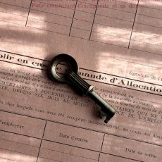 画像3: フランス 1900-1950年代頃 フランス製 アンティーク装飾キー|フランスでは「富・健康・繁栄」を呼び込むラッキーアイテムとして親しまれています。｜(約5.1cm) (3)