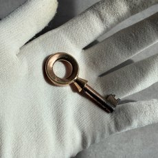 画像6: フランス 1900-1950年代頃 フランス製 アンティーク装飾キー|フランスでは「富・健康・繁栄」を呼び込むラッキーアイテムとして親しまれています。｜(約5.5cm) (6)