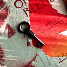 画像2: フランス 1900-1950年代頃 フランス製 アンティーク装飾キー|フランスでは「富・健康・繁栄」を呼び込むラッキーアイテムとして親しまれています。｜(約5.1cm) (2)