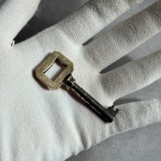画像6: フランス 1900-1950年代頃 フランス製 アンティーク装飾キー|フランスでは「富・健康・繁栄」を呼び込むラッキーアイテムとして親しまれています。｜(約5.9cm) (6)