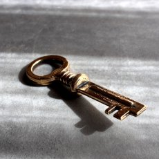 画像4: フランス 1900-1950年代頃 フランス製 アンティーク装飾キー｜フランスでは「富・健康・繁栄」を呼び込むラッキーアイテムとして親しまれています。｜(約6.5cm) (4)