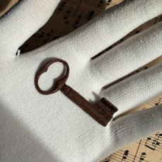 画像2: フランス アンティークキー 幸運と絆をつなぐ古鍵 チャンス・信頼・愛｜(約5.3cm) EW0817 (2)