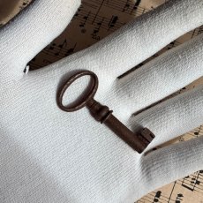 画像2: フランス アンティークキー 幸運と絆をつなぐ古鍵 チャンス・信頼・愛｜(約5.1cm) EW0821 (2)