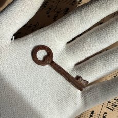 画像2: フランス アンティークキー 幸運と絆をつなぐ古鍵 チャンス・信頼・愛｜(約5.3cm) EW0818 (2)