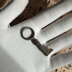 画像2: フランス アンティークキー 幸運と絆をつなぐ古鍵 チャンス・信頼・愛｜(約5.0cm) EW0822 (2)