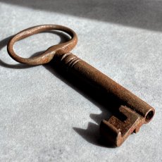 画像4: フランス アンティークキー 幸運と絆をつなぐ古鍵 チャンス・信頼・愛｜(約6.6cm) (4)