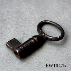 画像10: (在庫6) 1920〜1960年代 フランス製 アンティークキー｜深い風合いが魅力の可愛すぎるフランス古鍵｜(約3.0cm前後) EW1047 (10)