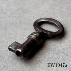 画像6: (在庫6) 1920〜1960年代 フランス製 アンティークキー｜深い風合いが魅力の可愛すぎるフランス古鍵｜(約3.0cm前後) EW1047 (6)
