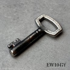 画像26: (在庫6) 1920〜1960年代 フランス製 アンティークキー｜深い風合いが魅力の可愛すぎるフランス古鍵｜(約3.0cm前後) EW1047 (26)