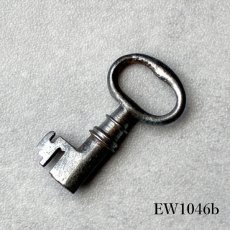画像8: (在庫7) 1920〜1960年代 フランス製 アンティークキー｜深い風合いが魅力の可愛すぎるフランス古鍵｜(約3.0cm未満) EW1046 (8)