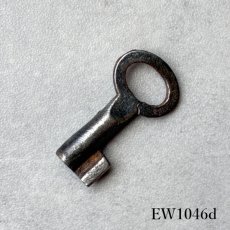 画像17: (在庫7) 1920〜1960年代 フランス製 アンティークキー｜深い風合いが魅力の可愛すぎるフランス古鍵｜(約3.0cm未満) EW1046 (17)