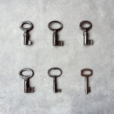 画像1: (在庫6) 1920〜1960年代 フランス製 アンティークキー｜深い風合いが魅力の可愛すぎるフランス古鍵｜(約3.0cm前後) EW1047 (1)