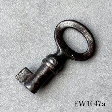画像5: (在庫6) 1920〜1960年代 フランス製 アンティークキー｜深い風合いが魅力の可愛すぎるフランス古鍵｜(約3.0cm前後) EW1047 (5)