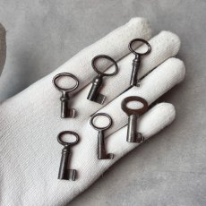 画像3: (在庫6) 1920〜1960年代 フランス製 アンティークキー｜深い風合いが魅力の可愛すぎるフランス古鍵｜(約3.2cm) EW1048 (3)