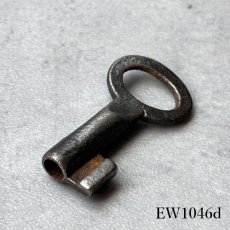 画像18: (在庫7) 1920〜1960年代 フランス製 アンティークキー｜深い風合いが魅力の可愛すぎるフランス古鍵｜(約3.0cm未満) EW1046 (18)