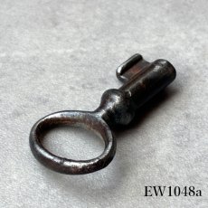 画像7: (在庫6) 1920〜1960年代 フランス製 アンティークキー｜深い風合いが魅力の可愛すぎるフランス古鍵｜(約3.2cm) EW1048 (7)
