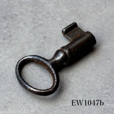 画像11: (在庫6) 1920〜1960年代 フランス製 アンティークキー｜深い風合いが魅力の可愛すぎるフランス古鍵｜(約3.0cm前後) EW1047 (11)