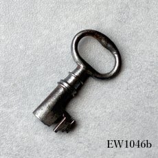 画像9: (在庫7) 1920〜1960年代 フランス製 アンティークキー｜深い風合いが魅力の可愛すぎるフランス古鍵｜(約3.0cm未満) EW1046 (9)