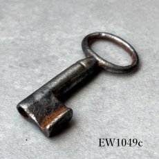 画像14: (在庫6) 1920〜1960年代 フランス製 アンティークキー｜深い風合いが魅力の可愛すぎるフランス古鍵｜(約3.3cm) EW1049 (14)