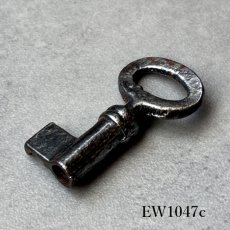 画像14: (在庫6) 1920〜1960年代 フランス製 アンティークキー｜深い風合いが魅力の可愛すぎるフランス古鍵｜(約3.0cm前後) EW1047 (14)