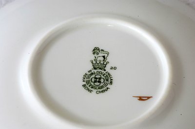 画像3: 〈イギリス〉1947年代 ロイヤルドルトン小皿 ローズブーケ