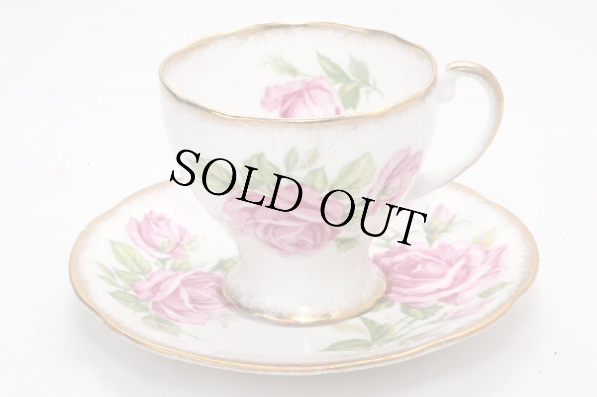 画像2: 〈イギリス〉大きくエレガントなオルレアンローズ　ロイヤルスタンダードのカップ＆ソーサー (2)