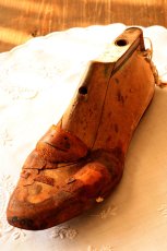 画像2: 〈オーストラリア〉1920年代　アンティーク木製靴型　左　 (2)