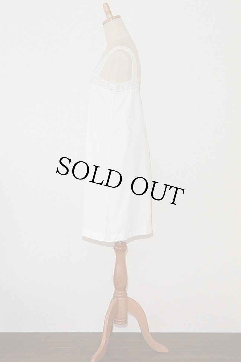 画像4: 〈ヨーロッパ〉ビンテージフィレレースとピンタックのピナフォアドレス (4)