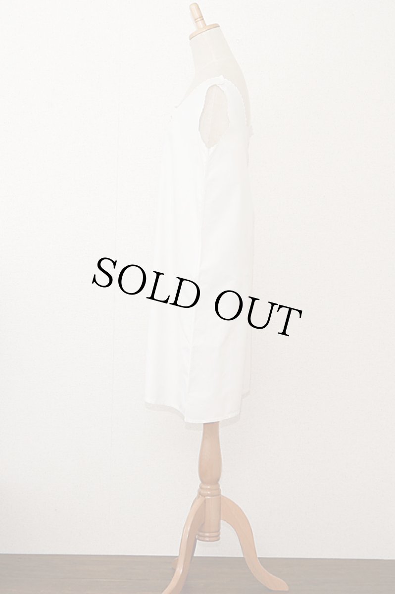 画像4: 〈ドイツ〉アンティークジャーマンコットンドレス手刺繍フラワーとMRの糸巻きボタン (4)