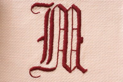 画像2: 上質なアイリッシュリネンタオル　モノグラム刺繍2色セット