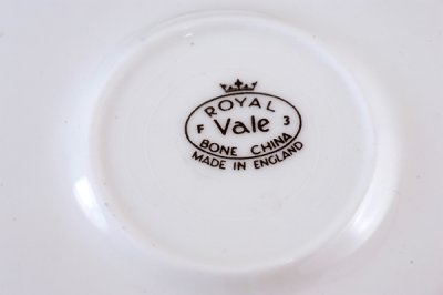 画像3: 〈イギリス〉 アンティーク陶器 カップ&ソーサー トリオ　 ロイヤルヴェール　