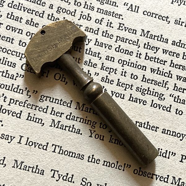 イギリス アンティークキー 真鍮ブラスkey BRITISH MADE 英国ヴィンテージ鍵(約6.1cm)