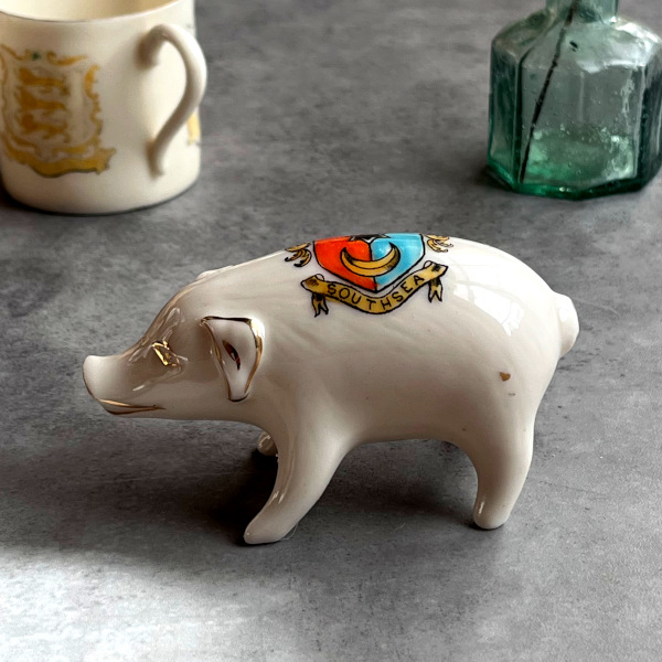 英国 1920-1950年代 アンティーク 陶器 ブタ サウスシー SOUTHSEA クレストウェア CREST WARE [EY10008]